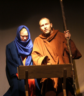 Joseph und Maria bei der Krippe