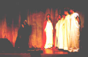 Helena mit Phorkyas (Mephisto) und Chor